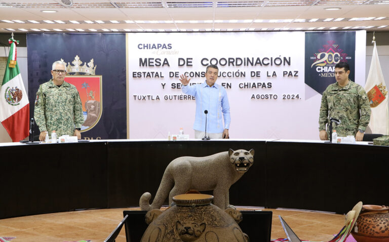 Rutilio Escandón expresa buenos deseos a estudiantes y docentes en el nuevo ciclo escolar