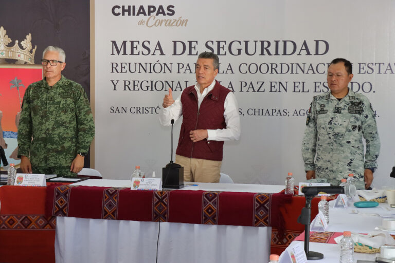 Desde la Mesa de Seguridad, Rutilio Escandón felicitó y reconoció a las y los bomberos de Chiapas