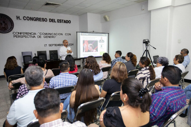 Imparte Seigen la conferencia ‘Comunicación con perspectiva de Género’ en el Congreso del Estado