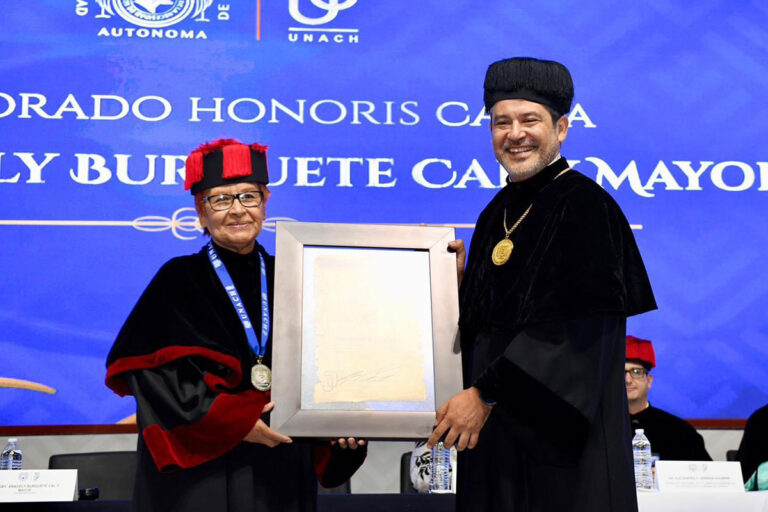 Entrega UNACH el Doctorado Honoris Causa a Ruby Aracely Burguete Cal y Mayor