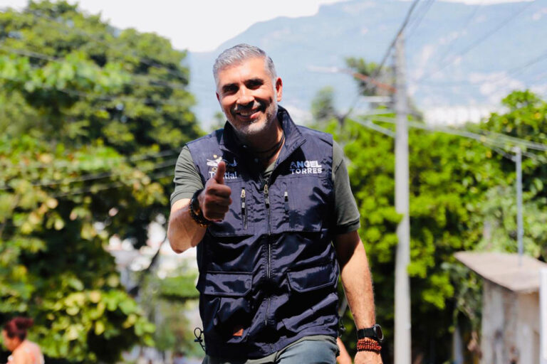 Anuncia Ángel Torres construcción de calles en siete colonias de la capital
