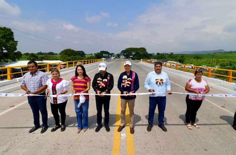 Rutilio Escandón inaugura puente vehicular en beneficio de 23 mil habitantes