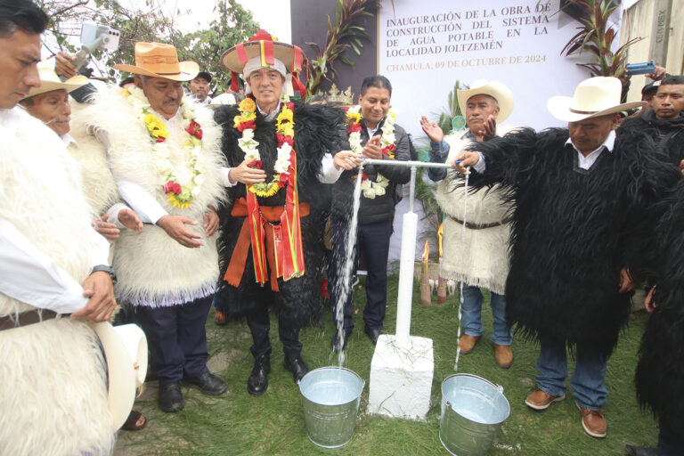 En Chamula, REC inaugura el Sistema de Agua Potable de la localidad Joltzemén