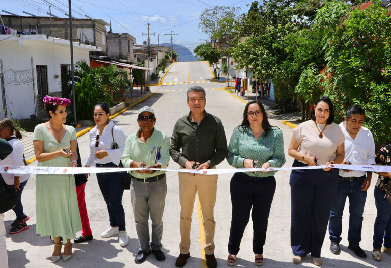 Rutilio Escandón inaugura pavimentación de la calle 1º de Mayo de la colonia Lindavista Shanka en Tuxtla Gutiérrez