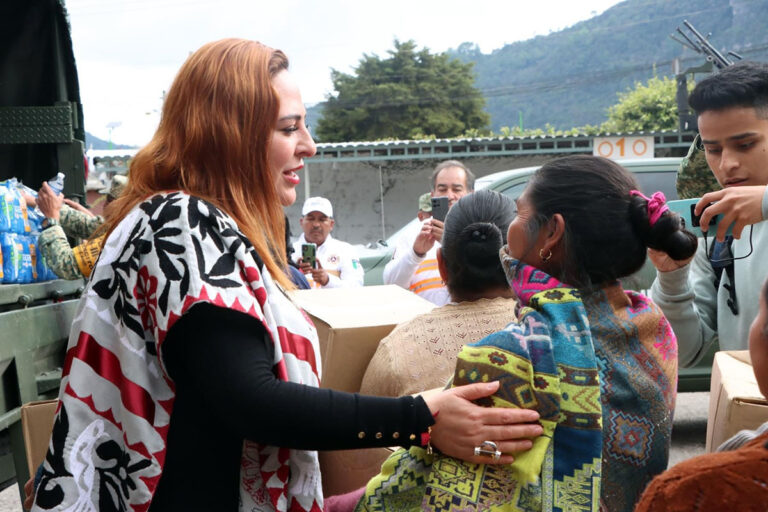 Constata presidenta entrega de ayuda humanitaria en SCLC