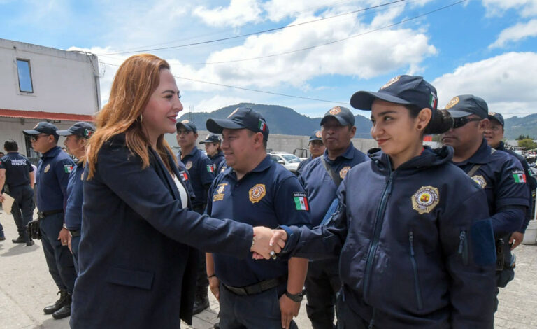 Entrega Fabiola Ricci nuevas patrullas a la Policía y Tránsito Municipal