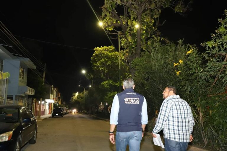 Continúa Ángel Torres Culebro reactivando luminarias en la ciudad