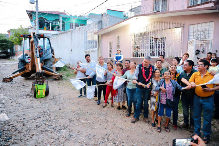 Encabeza Ángel Torres pavimentación integral en la colonia Potinaspak