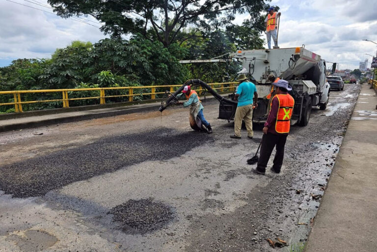 Implementa Ayuntamiento acciones de Bacheo Emergente