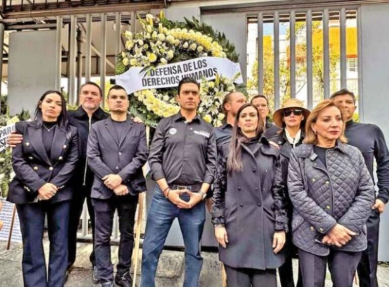Acuden panistas al «funeral» de la CNDH