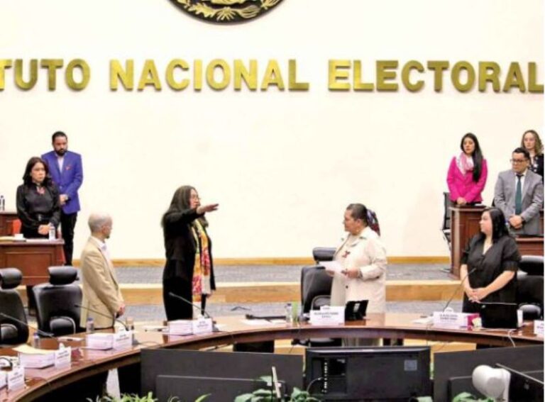 INE impone a acusada de malversar fondos