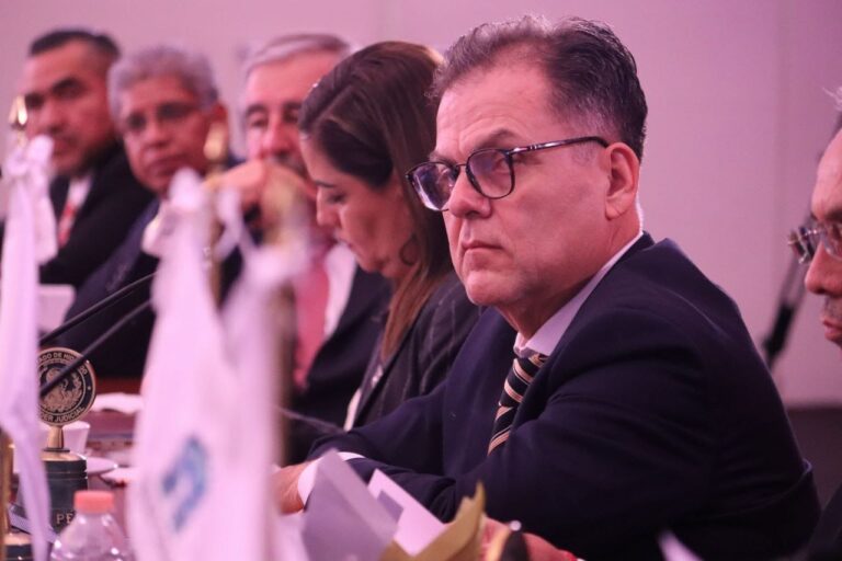 Participa Guillermo Ramos Pérez en la cuarta asamblea plenaria ordinaria de la Conatrib
