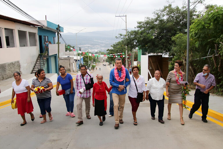 Rutilio Escandón inaugura pavimentación de vialidades en la colonia Bosques del Sur