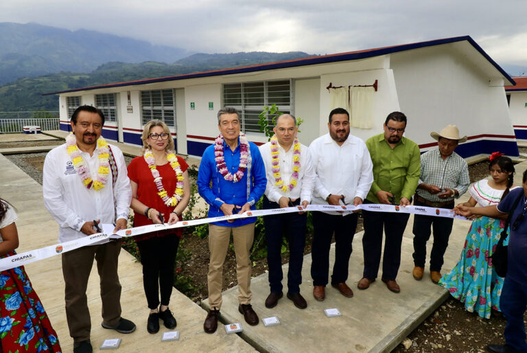En Ixhuatán, Rutilio Escandón inaugura espacios en la Secundaria Técnica No. 83 y del Cobach Plantel 76
