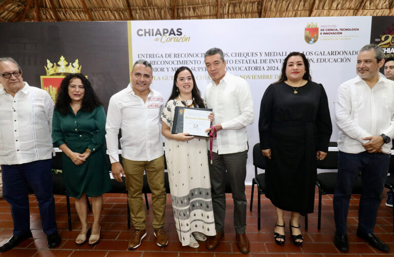 Entrega Rutilio Escandón Reconocimientos al Mérito Estatal de Investigación Superior y Media Superior 2024