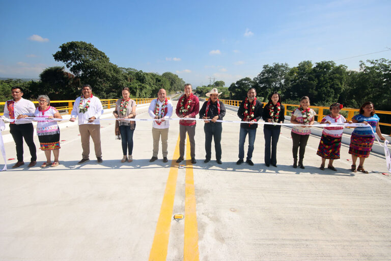 Rutilio Escandón inaugura el puente Río Blanco y la cuarta etapa de la carretera La Angostura-Pujiltic