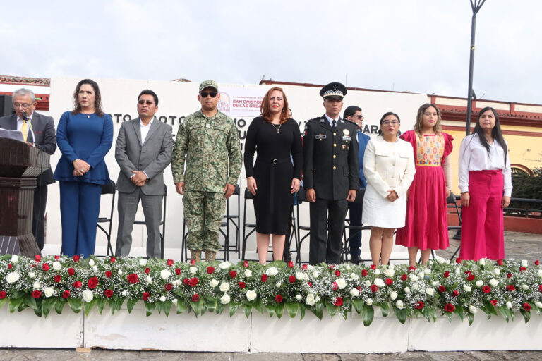 Encabeza Fabiola Ricci acto cívico del 114 aniversario del inicio de la Revolución Mexicana