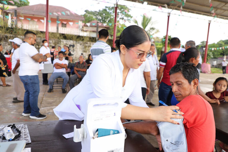 Ayuntamiento lleva servicios integrales de salud hasta las comunidades