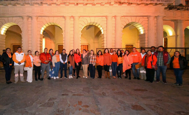 San Cristóbal se ilumina de naranja