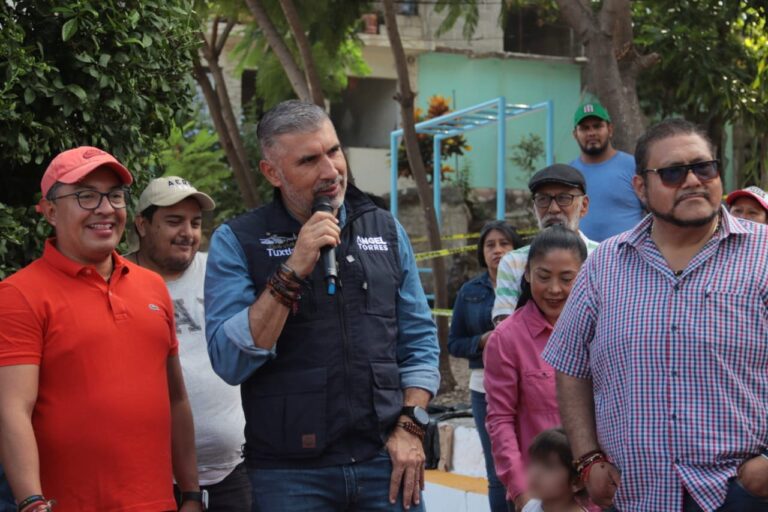 Encabeza Ángel Torres rehabilitación del parque de la colonia Buenavista