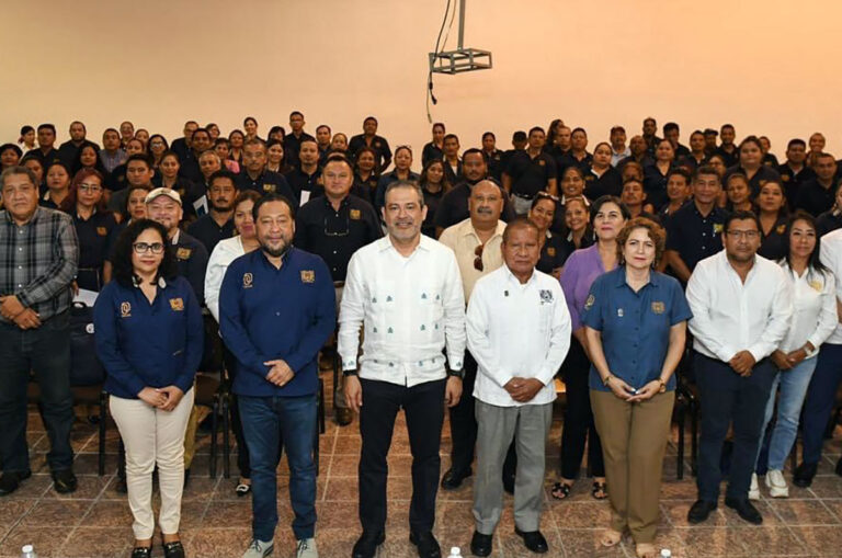 Entregan nombramientos a 182 trabajadores de la UNACH en Tapachula