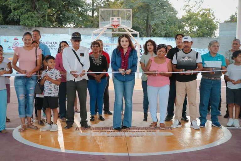 Valeria Rosales inaugura domo de usos múltiples en La Ceiba