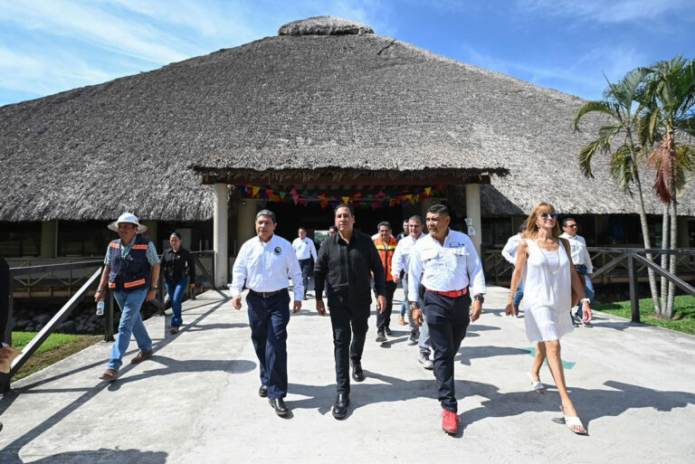 Eduardo Ramírez participa en presentación de proyectos de infraestructura portuaria en Puerto Chiapas