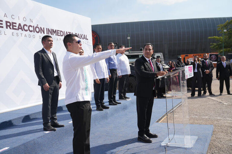 Eduardo Ramírez toma protesta al nuevo secretario de Seguridad del Pueblo