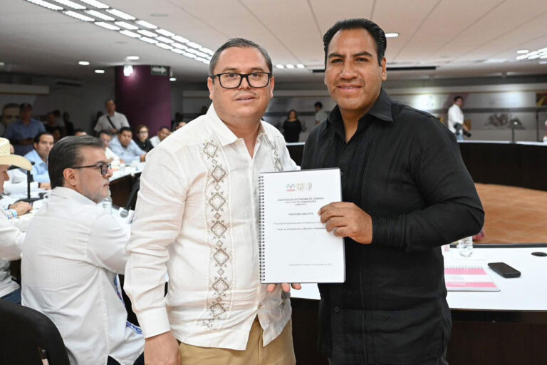 Entrega UNACH al gobernador programa de la asignatura ‘Taller de Alfabetización y Servicio a la Sociedad’