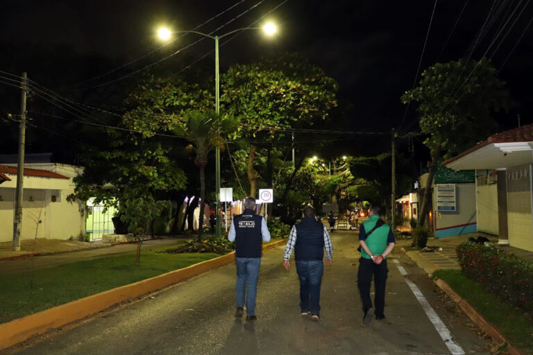 Reactivamos circuitos de luminarias en toda la colonia CCI: Ángel Torres