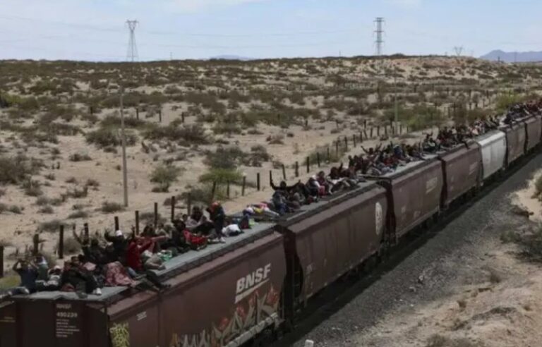 Cobra menos vidas el ‘sueño americano’; Joe Biden deportó a 270 mil personas