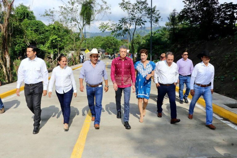 Inaugura Rutilio Escandón pavimentación de calles y supervisa rehabilitación del templo San Juan Apóstol