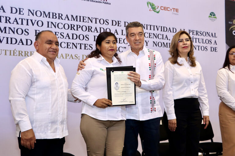 Rutilio Escandón entrega nombramientos de definitividad a personal del Cecyte Chiapas y Telebachillerato Comunitario