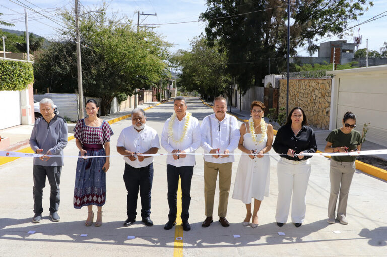 Más vialidades dignas en Tuxtla; Rutilio Escandón inaugura pavimentación de calles en Plan de Ayala