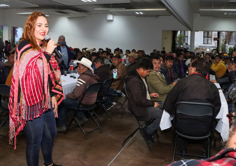 Celebra Fabiola Ricci tradicional posada navideña con representantes de la zona rural de San Cristóbal