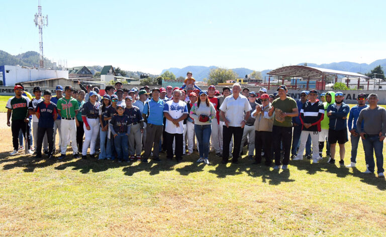Inaugura Fabiola Ricci Campeonato Municipal de Béisbol ‘Profesor Agustín Penagos Morfín’