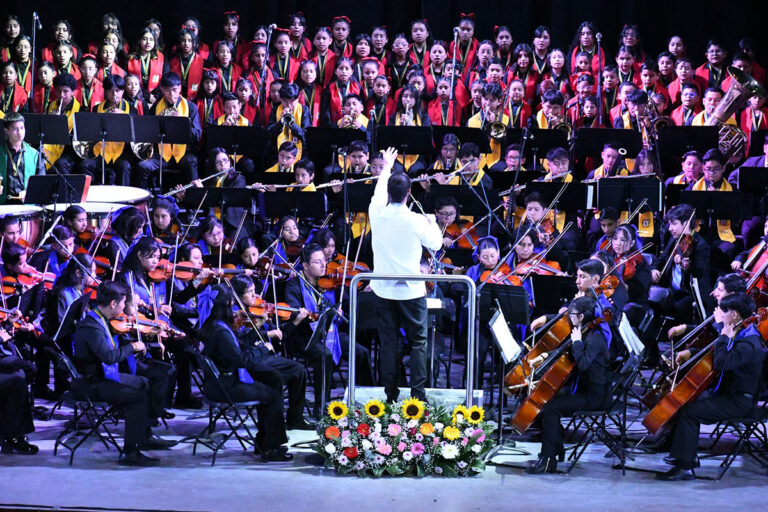 Todo un éxito la presentación de la Orquesta Sinfónica y Coro Esperanza Azteca en SCLC