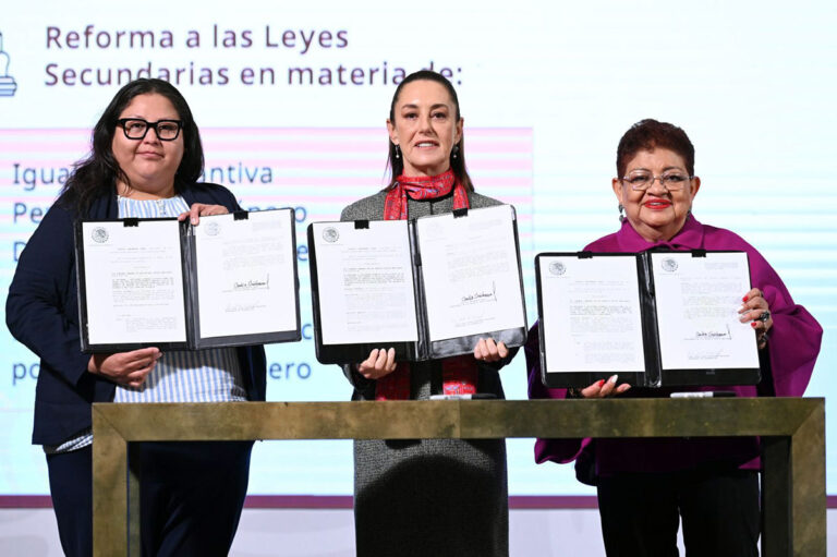 Firma presidenta Sheinbaum decreto por el que se reforman leyes secundarias para proteger a las mujeres en México