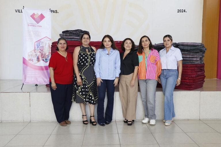 Valeria Rosales recibe donación de la Fundación Siembra Vida