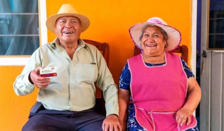 Beneficiarios cuyos apellidos inician con letras D, E y F, reciben hoy la Pensión del Bienestar