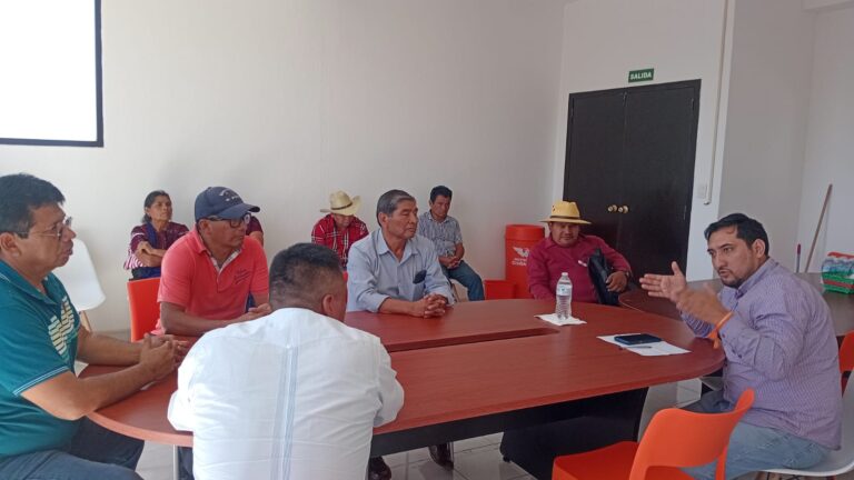 Reclaman indígenas a Manuel Sobrino