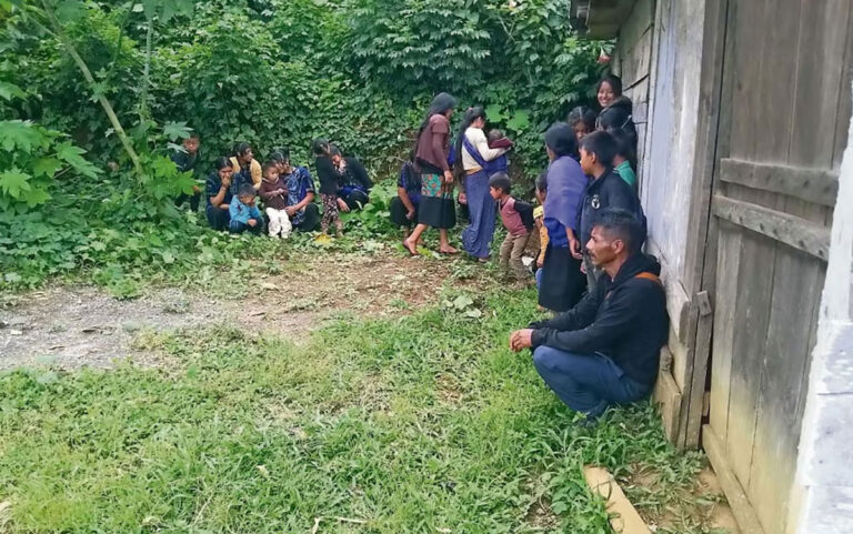 Regresan 25 familias a comunidades de Pantelhó