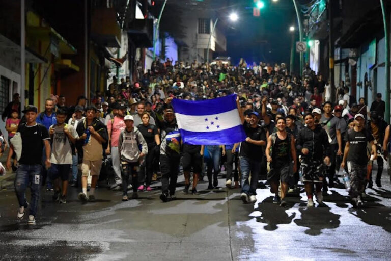 Sale caravana de 500 migrantes de Tapachula