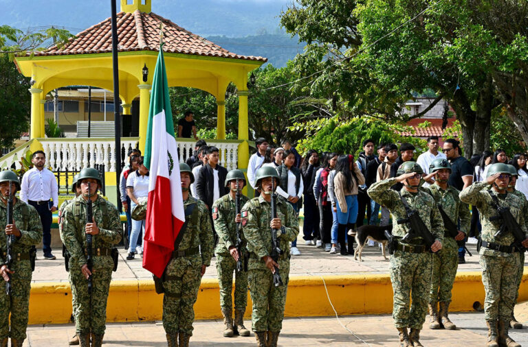 Realizan conmemoración del Día de la Bandera en Pantelhó