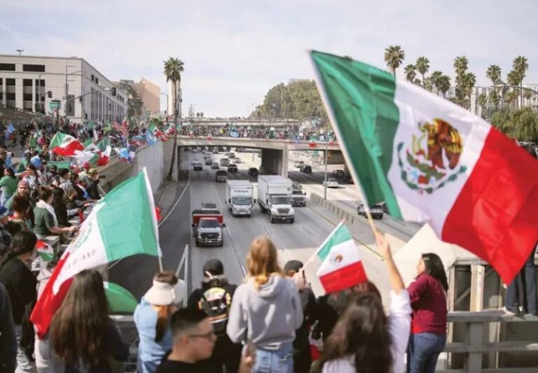 Banderas mexicanas en marchas por los migrantes en EU