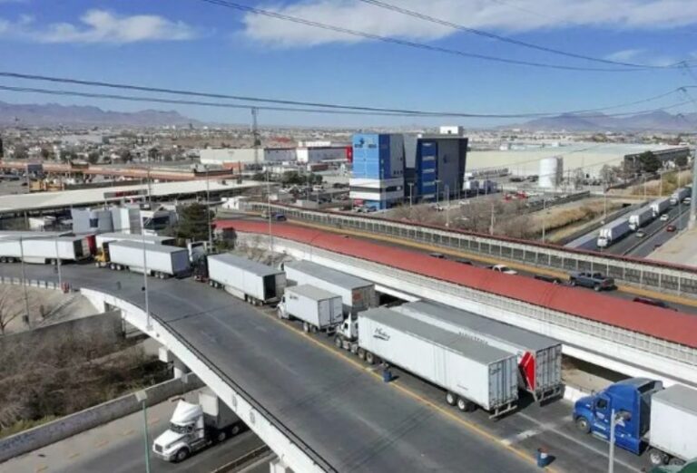 Actualización del sistema de aduanas paraliza cruce en Ciudad Juárez