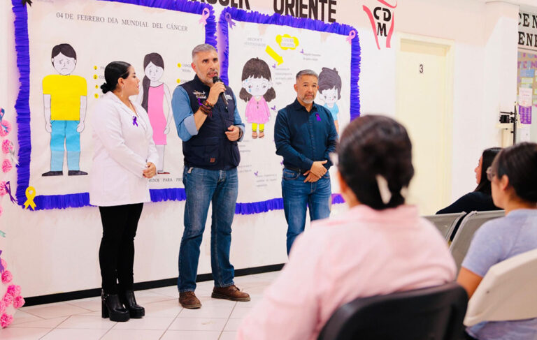 Invita Ángel Torres a campaña en Clínicas de la Mujer en Tuxtla