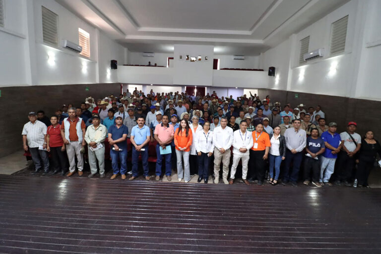 Capacitan a autoridades ejidales en Villaflores e instalan Comités de Salud