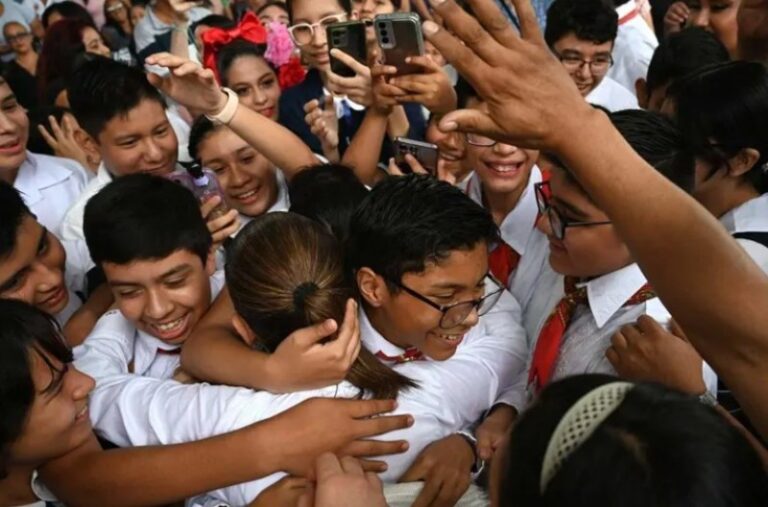 Beca Rita Cetina 2025 | Último día para tarjeta con $1,900 en estas secundarias