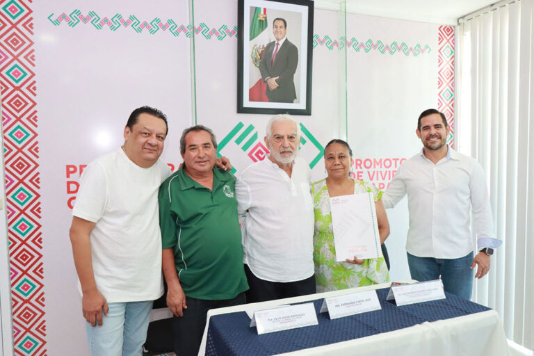 Entrega Provich escrituras públicas a familias chiapanecas de diferentes municipios